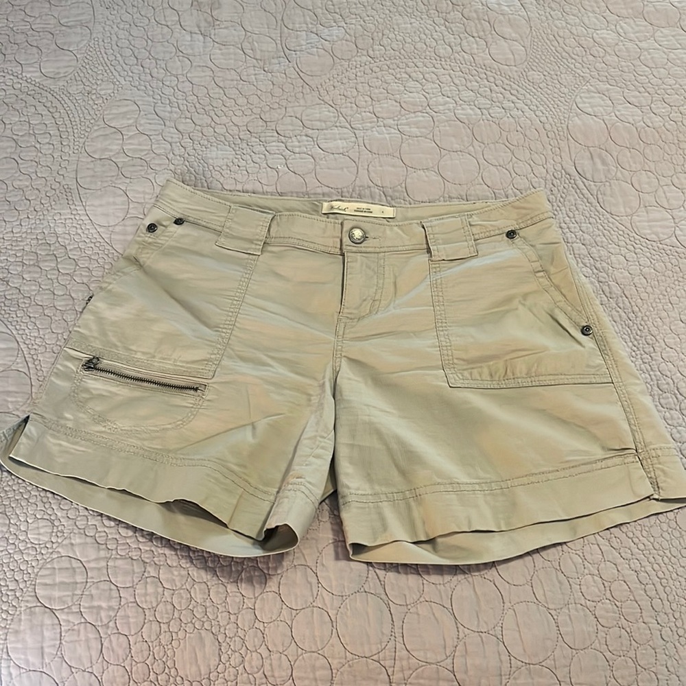 Woolrich Khaki Shorts size 4